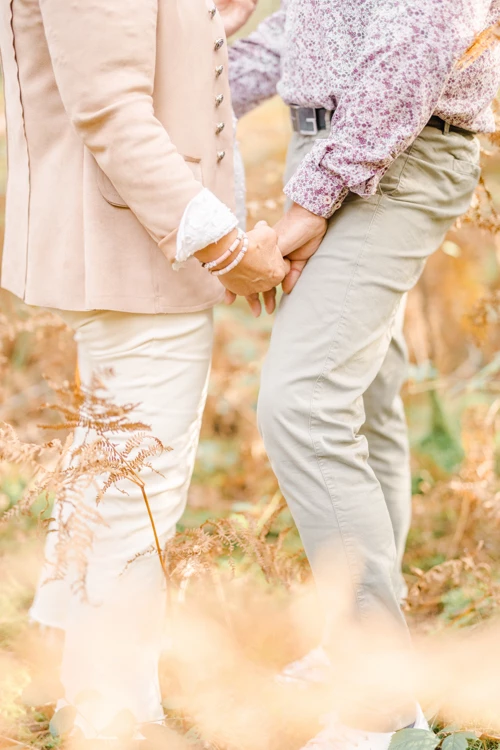 événement geste amour se tenir la main romance